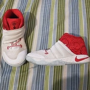 10c nike Kyries